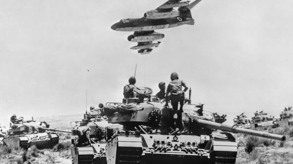1967年，约旦和叙利亚的军队在埃及的领导下在以色列手中失败，结束了为期六天的战争（又称为阿拉伯语中的“阿尔纳克萨”，意为挫折）。[盖蒂]